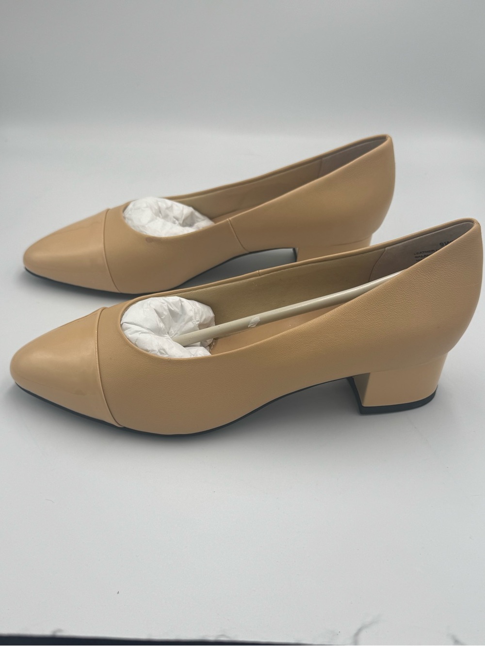 David Tate Beige Warm Tan Cap Toe Low Block Heel Pumps Women’s 9W New